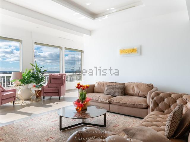 Appartamento in vendita di 300 m² in Via Papa Giovanni XXIII