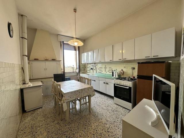 Appartamento in vendita di 300 m² in Via Pietro Vannucci, 103