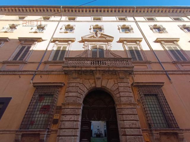 Appartamento in vendita di 300 m² in Via Roma