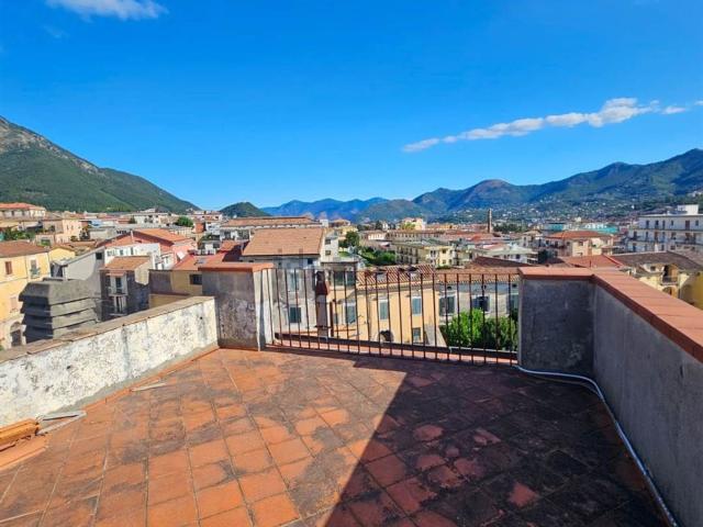 Appartamento in vendita di 300 m² in Via Raffaele Baldi, 68