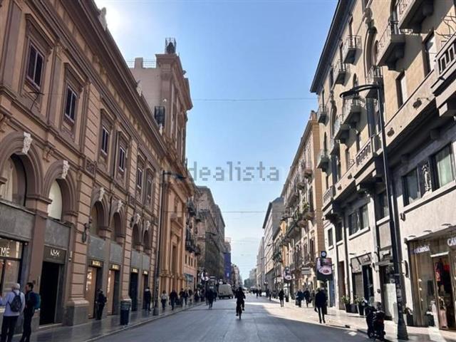 Appartamento in vendita di 300 m² in Via Ruggiero Settimo