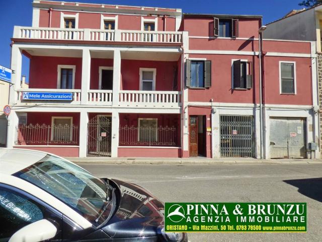 Appartamento in vendita di 300 m² in Via Tharros, 83