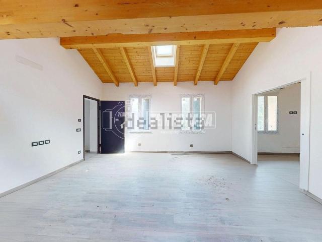 Appartamento in vendita di 300 m² in Via XXV Aprile