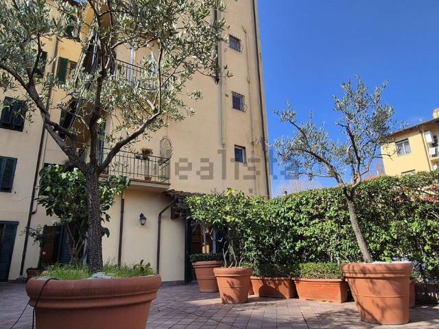 Appartamento in vendita di 300 m² in Viale Bernardo Segni