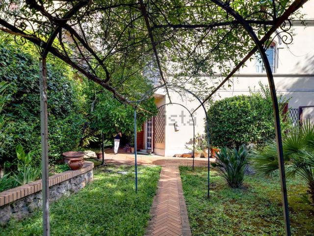 Appartamento in vendita di 300 m² in Viale Bruno Buozzi, 17