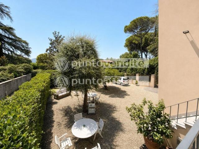 Appartamento in vendita di 300 m² in Viale Giuseppe Giusti, 55100