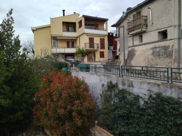 Appartamento in vendita di 300 m² in Contrada Monticelli