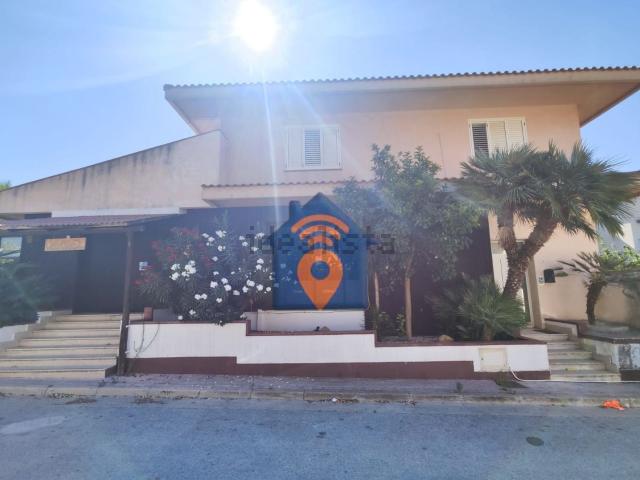 Appartamento in vendita di 301 m² in Via Vía Raffaele Caravaglios, 36