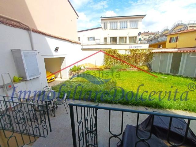 Appartamento in vendita di 302 m² in Via Scipione Ammirato, 128