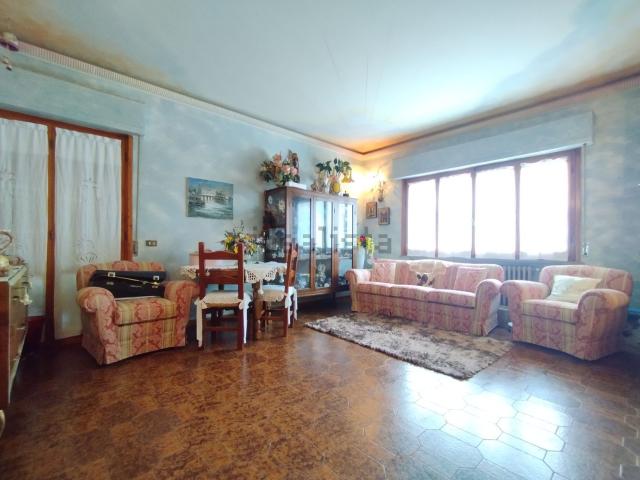 Appartamento in vendita di 302 m² in Piazza Giovanni Falcone