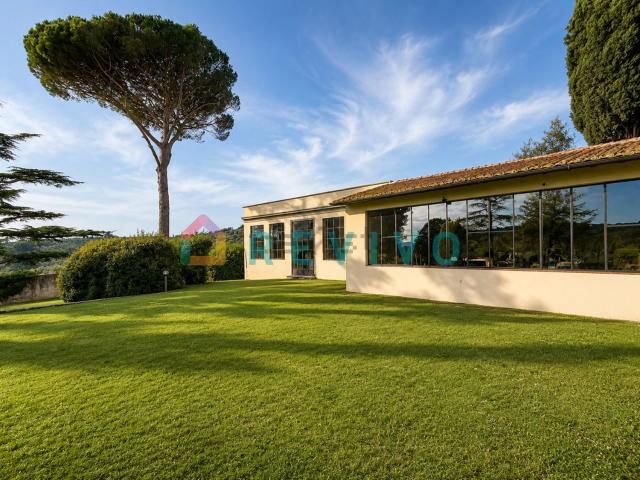 Appartamento in vendita di 303 m² in Via Montegirone