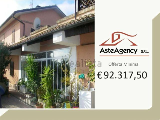 Appartamento in vendita di 303 m² in Strada Cerfoglia, 2