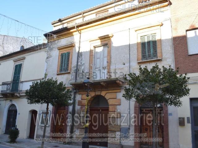 Appartamento in vendita di 304 m² in Corso Remo Gaspari, 25
