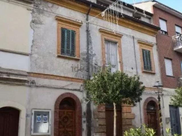 Appartamento in vendita di 304 m² in Corso Remo Gaspari, 25