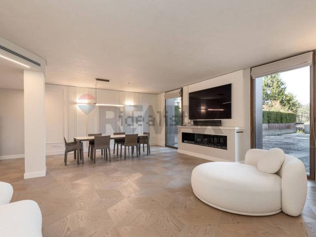 Appartamento in vendita di 304 m² in Piazza Lorenzo Mascheroni, 9