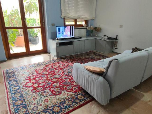 Appartamento in vendita di 305 m² in Via Alcide De Gasperi
