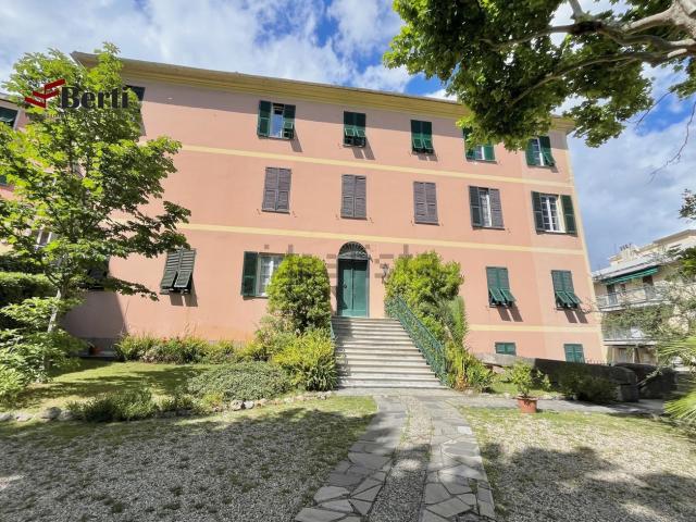 Appartamento in vendita di 305 m² in Via Francesco Ravaschio, 73