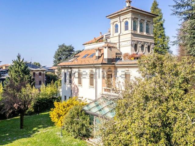 Appartamento in vendita di 305 m² in Via Varesina
