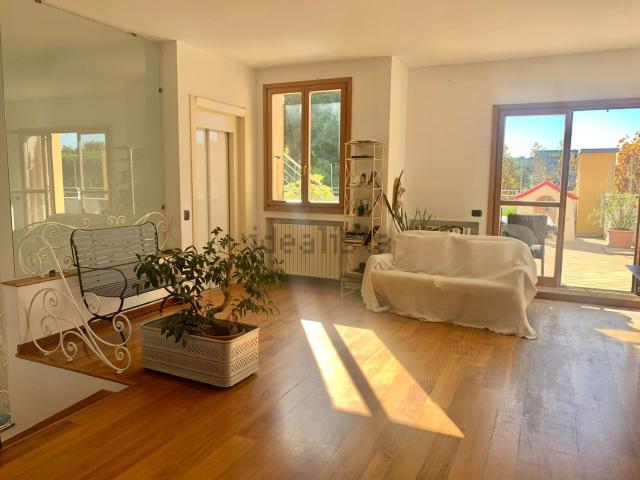 Appartamento in vendita di 305 m² in Viale Filippo Corridoni