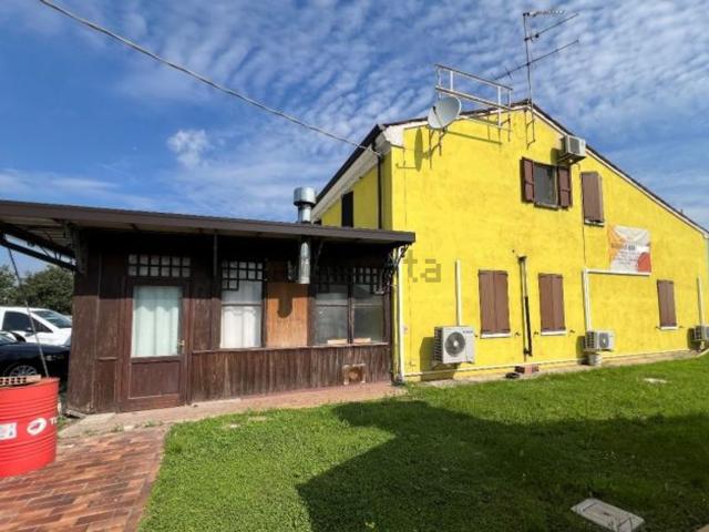 Appartamento in vendita di 305 m² in Strada Ostigliese, 17