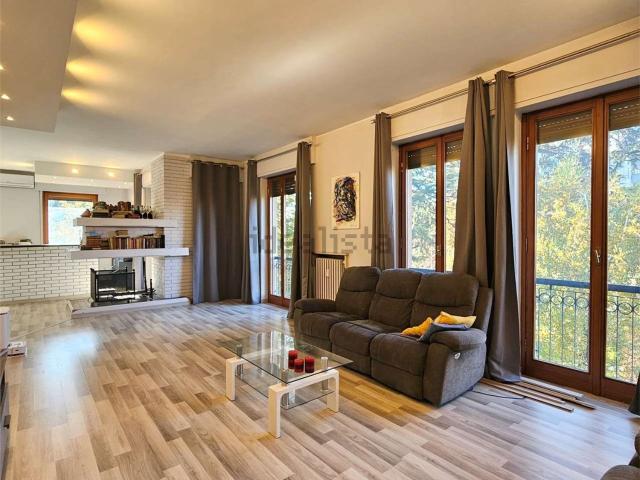 Appartamento in vendita di 306 m² in Viale A. Manzoni, 80