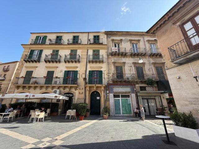 Appartamento in vendita di 306 m² in Piazza Giuseppe Garibaldi