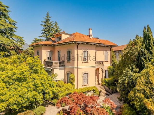 Appartamento in vendita di 308 m² in Via Gradisca