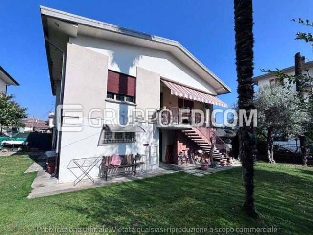 Appartamento in vendita di 309 m² in Via San Pio X°