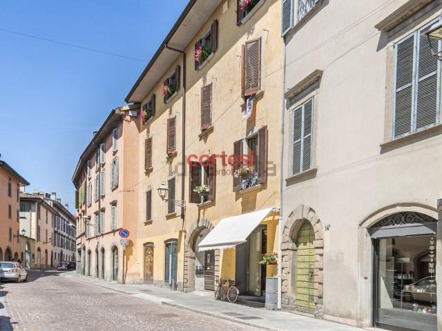 Appartamento in vendita di 30 m² in Borgo Palazzo, 14