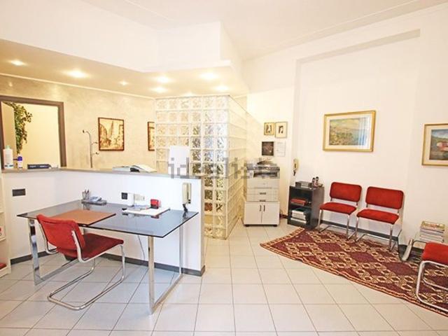 Appartamento in vendita di 310 m² in Via dello Statuto