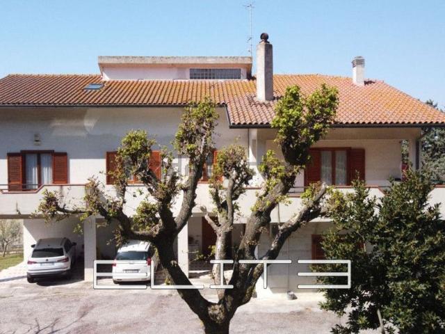 Appartamento in vendita di 310 m² in Via della Baviera