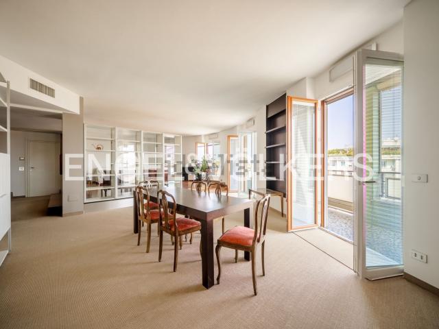 Appartamento in vendita di 310 m² in Via Plinio, 46