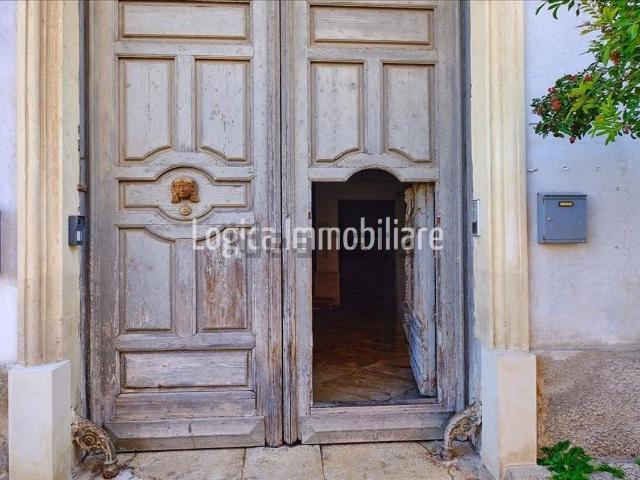 Appartamento in vendita di 310 m² in Via Taranto
