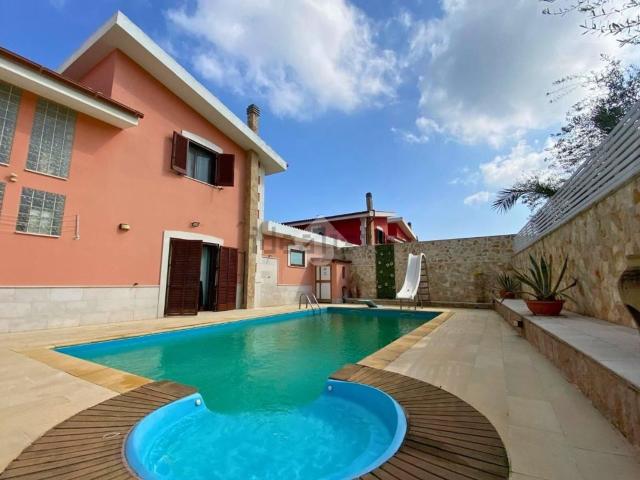 Appartamento in vendita di 311 m² in Via 1° Capirro, 6