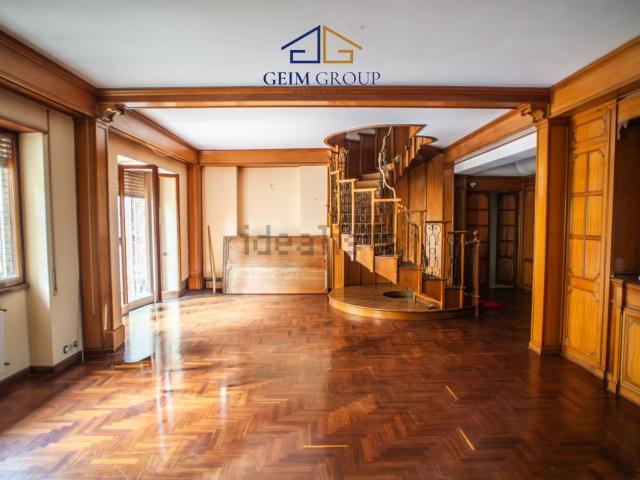 Appartamento in vendita di 313 m² in Via Gradoli, 14