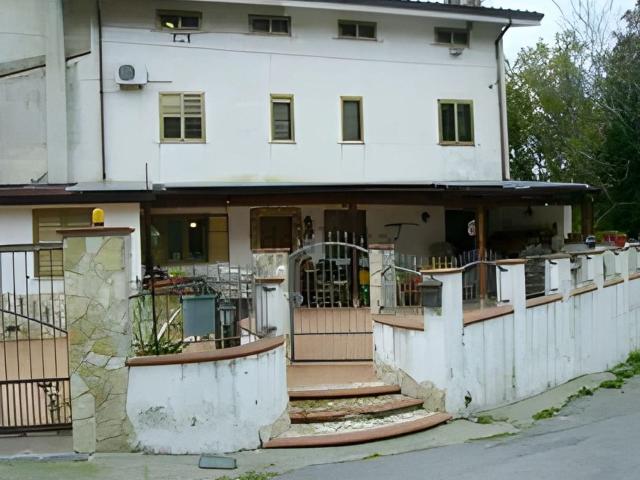 Appartamento in vendita di 317 m² in Via Tommaso Campanella