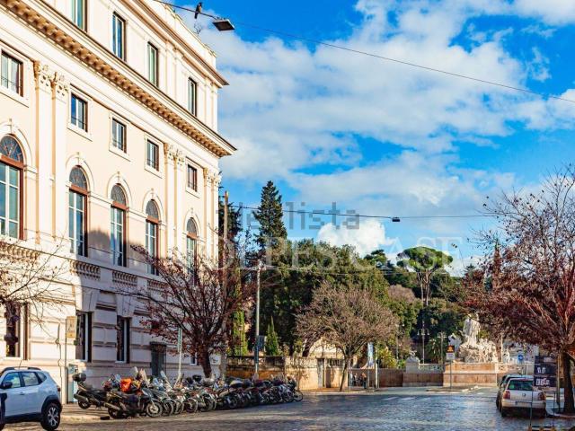 Appartamento in vendita di 319 m² in Via Maria Adelaide