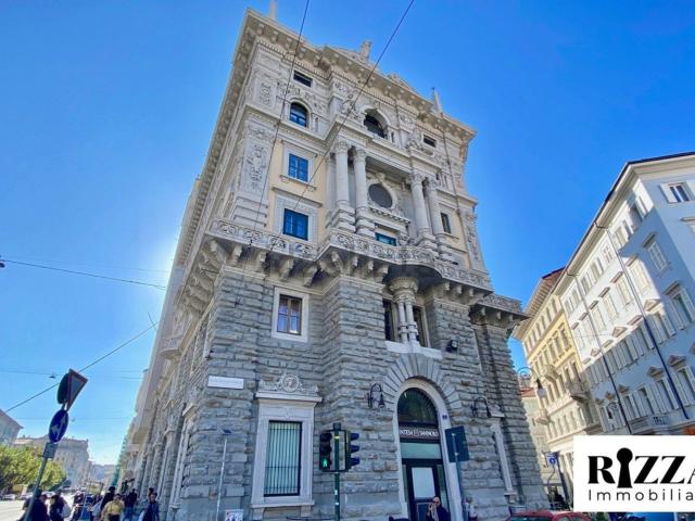 Appartamento in vendita di 319 m² in Via Trenta Ottobre
