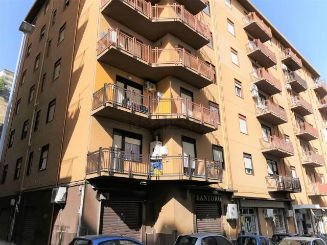 Appartamento in vendita di 320 m² in Via Dante Alighieri, 40