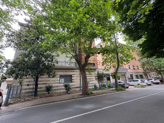 Appartamento in vendita di 320 m² in Via Francesco Baracca