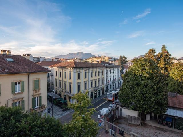 Appartamento in vendita di 320 m² in Via Francesco del Cairo, 9