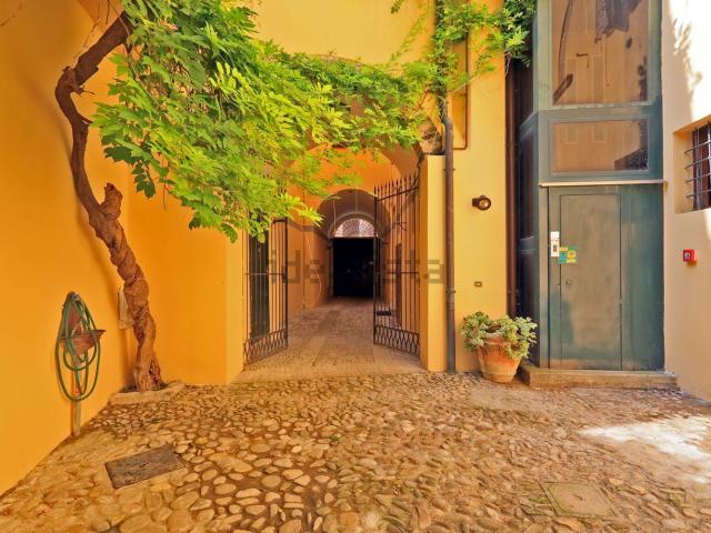 Appartamento in vendita di 320 m² in Via San Filippo