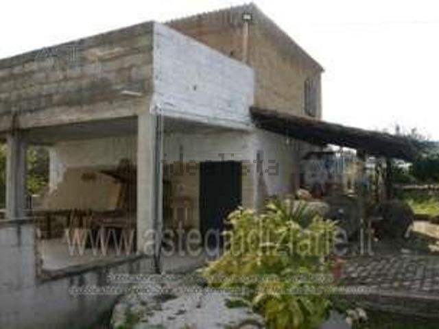 Appartamento in vendita di 320 m² in Via Pietro Leone