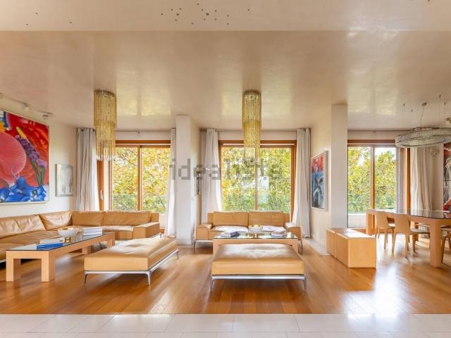 Appartamento in vendita di 320 m² in Viale Bianca Maria