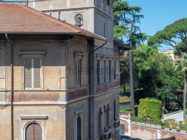 Appartamento in vendita di 320 m² in Viale Regina Margherita