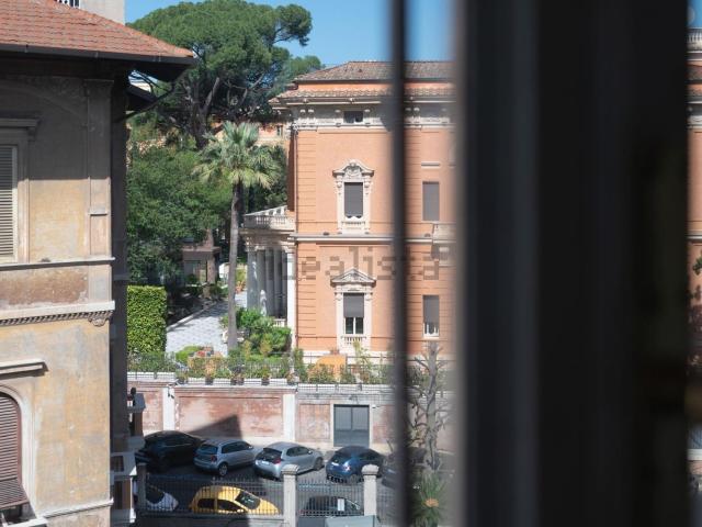 Appartamento in vendita di 320 m² in Viale Regina Margherita
