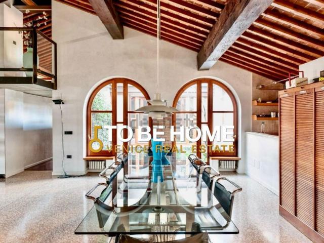 Appartamento in vendita di 320 m² in Piazzetta Santo Stefano