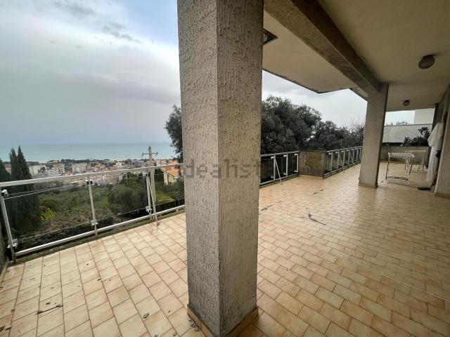 Appartamento in vendita di 320 m² in Strada Fonte Borea Colle del Telegrafo
