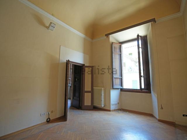 Appartamento in vendita di 324 m² in Via della Madonna