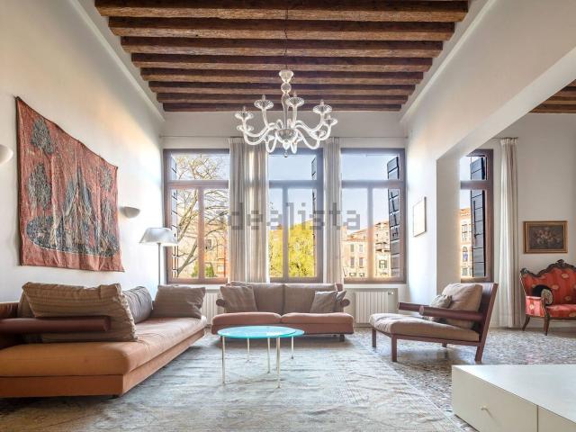 Appartamento in vendita di 325 m²
